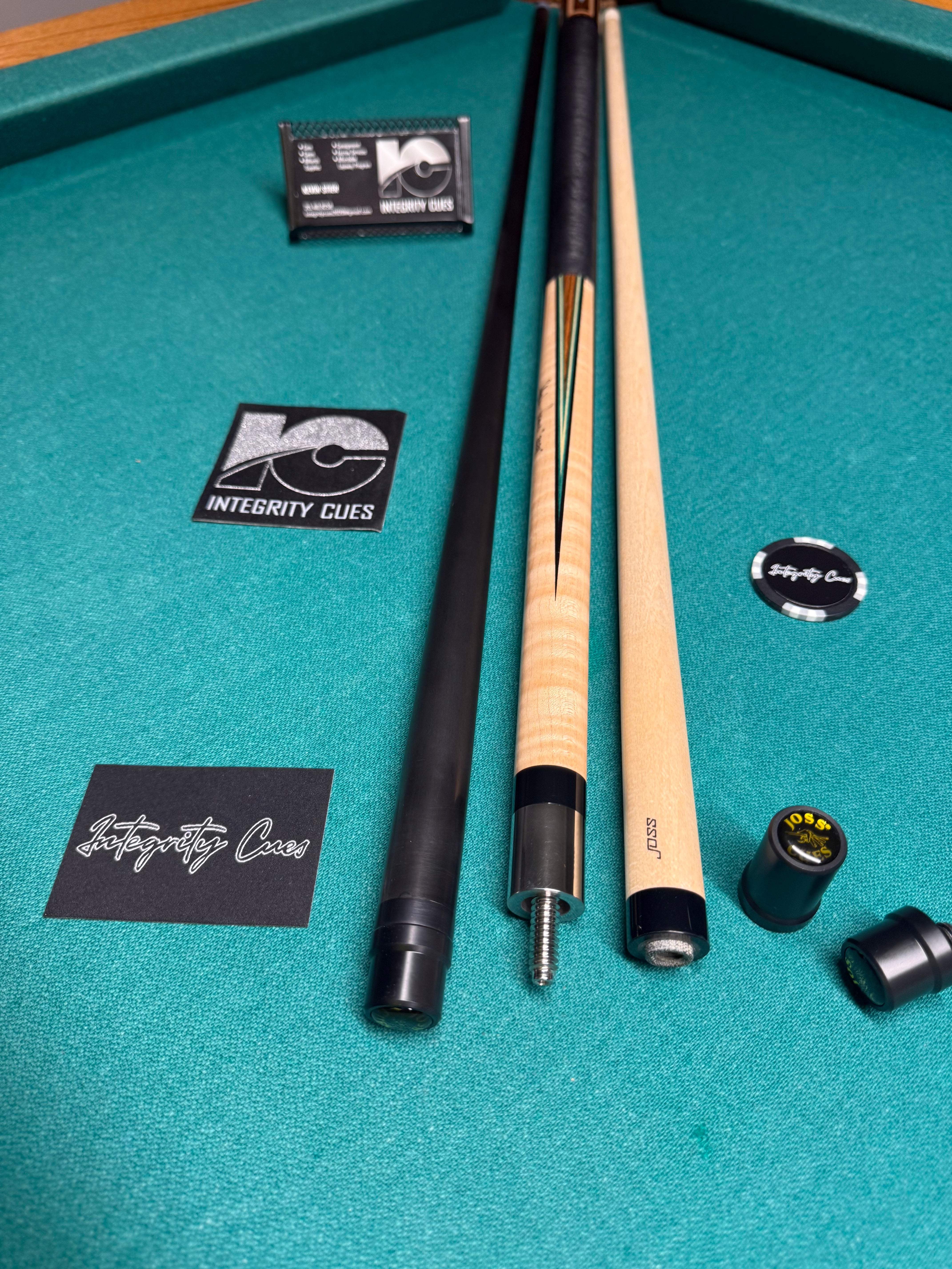 Joss Custom 1/1 W Letter, Case and New Carbon