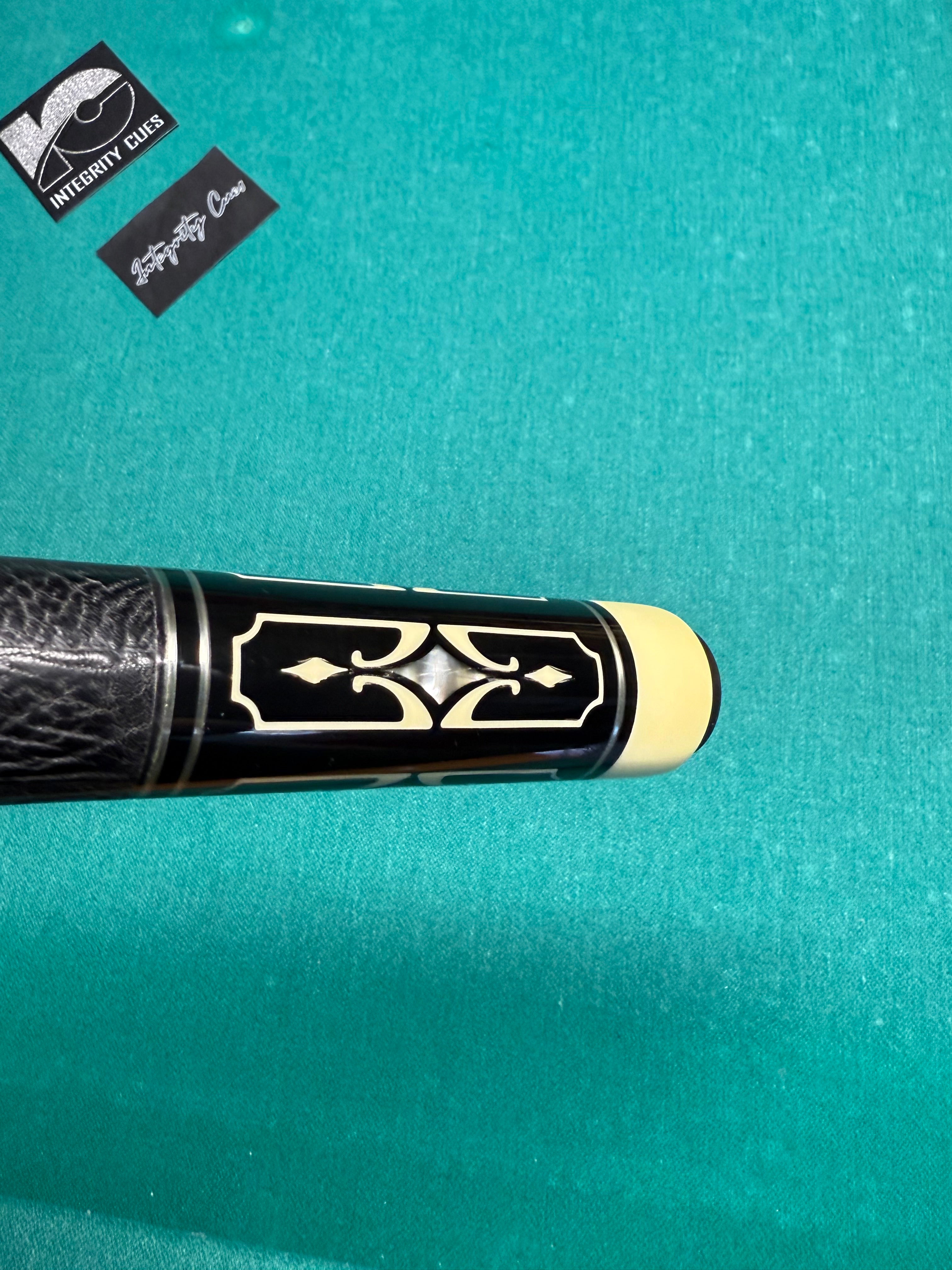 Predator Preowned 2k6 BUTT ONLY