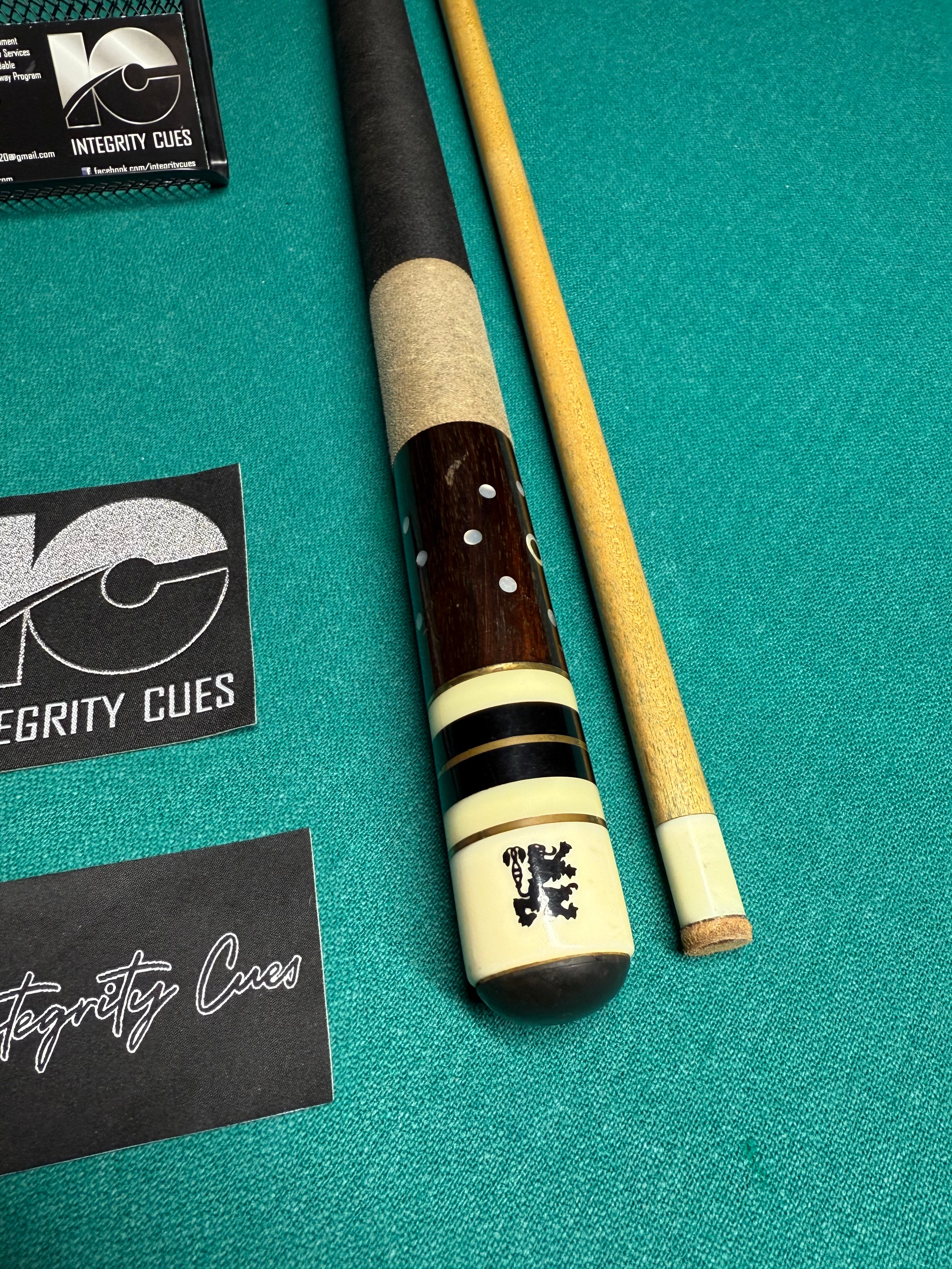 Vintage Adam AH-22 Cue Preowned