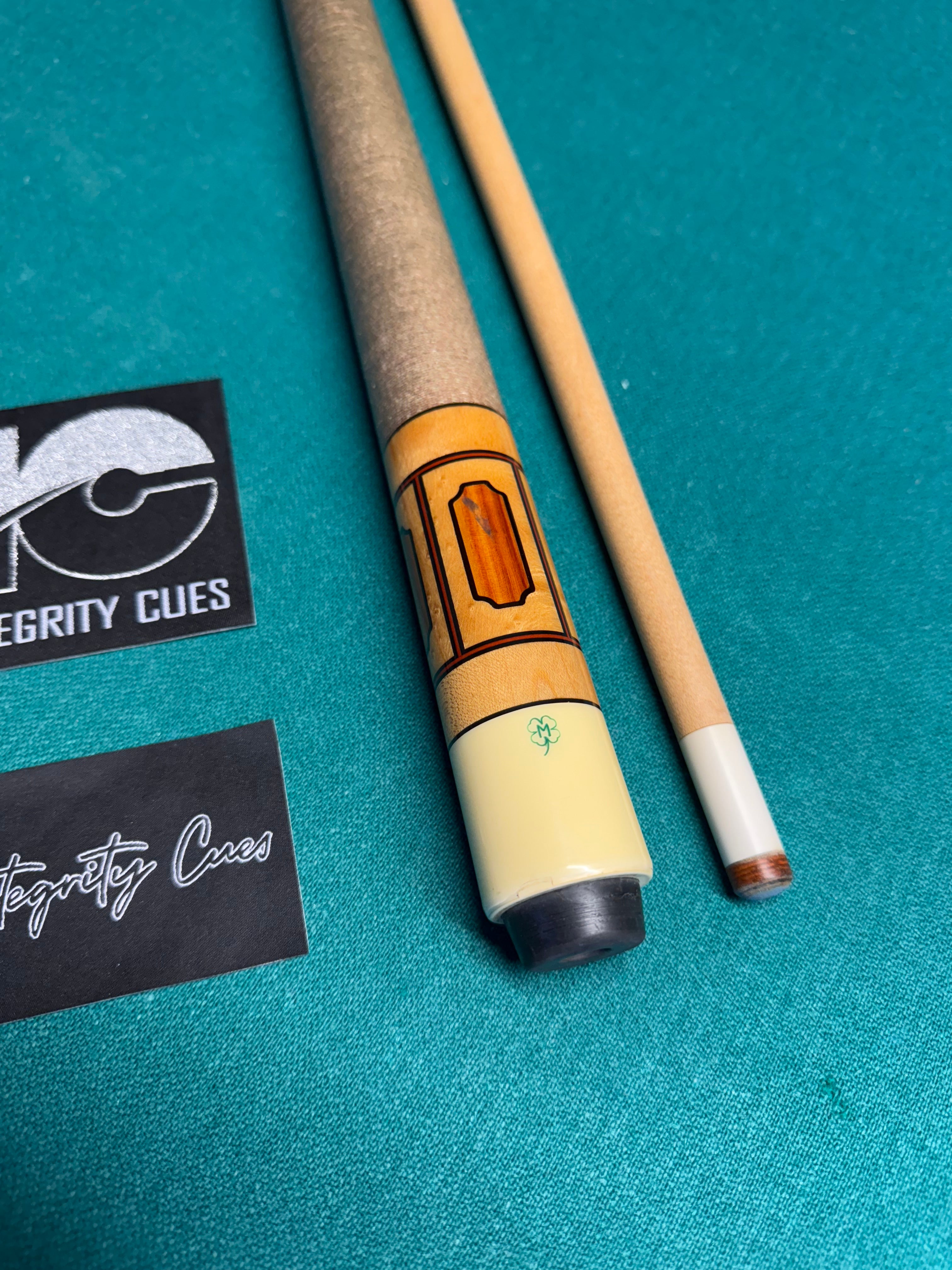 McDermott D24 Preowned Vintage Cue