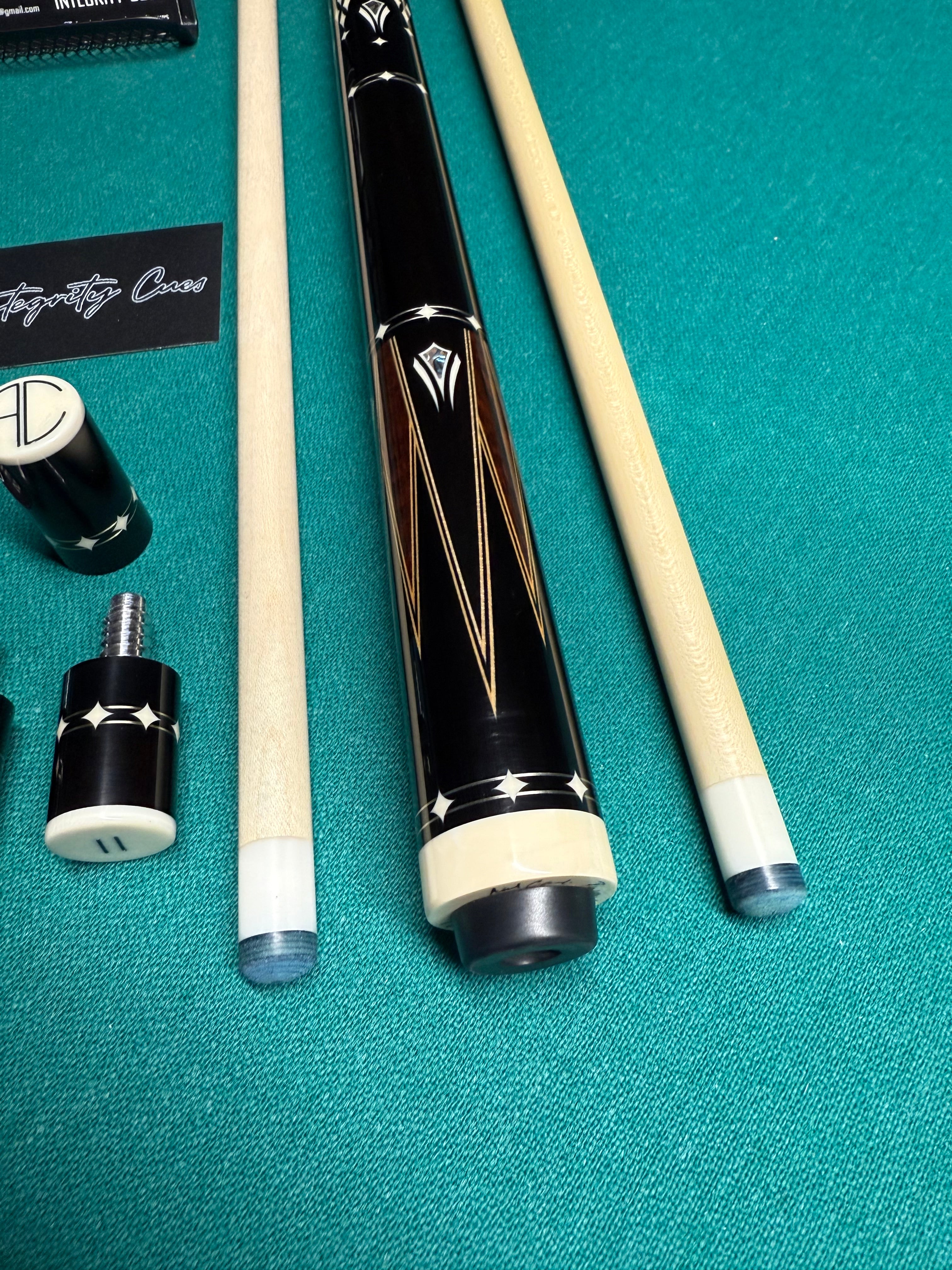 Ariel Carmeli Personal Playing Cue 2021