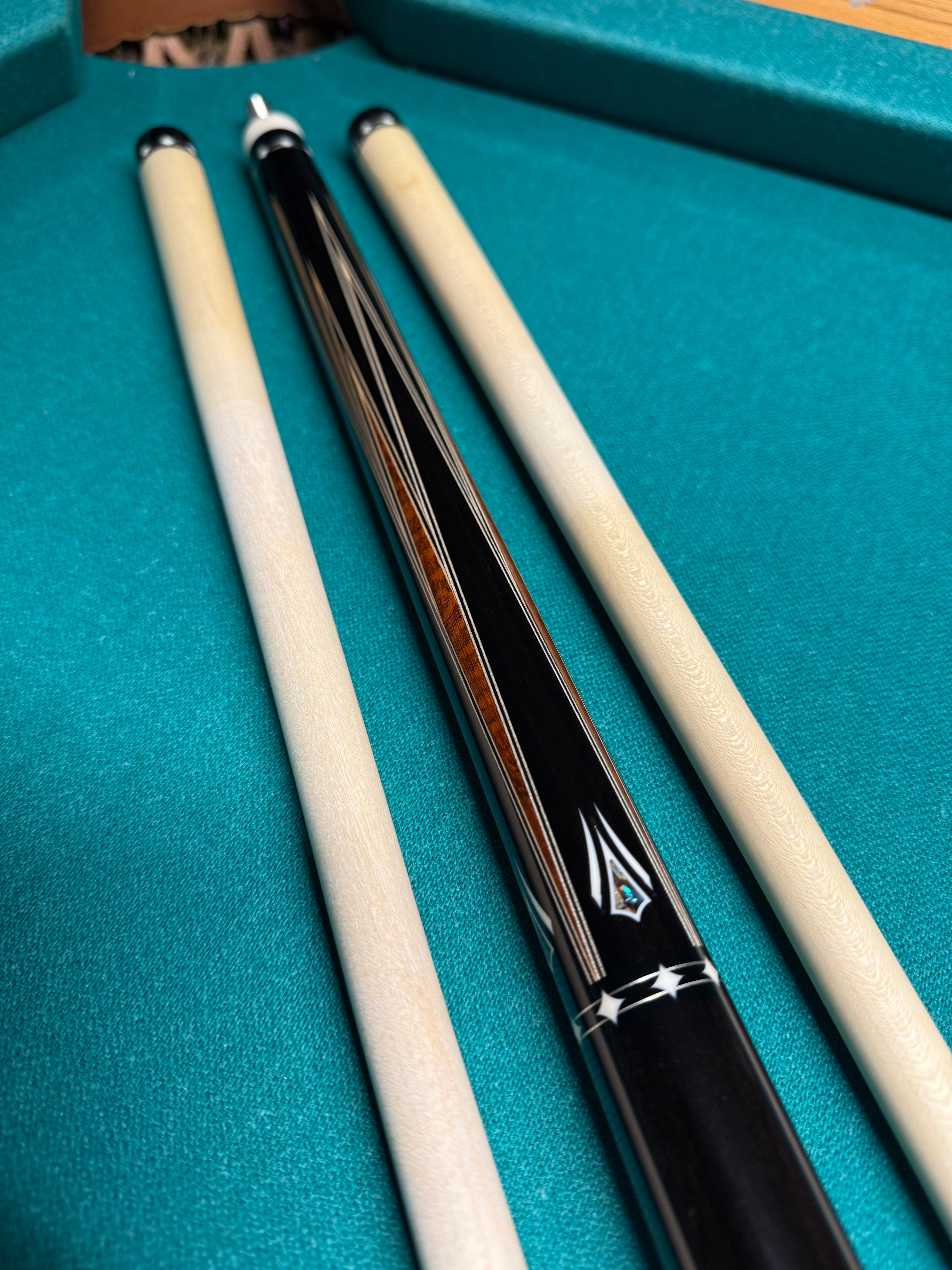 Ariel Carmeli Personal Playing Cue 2021
