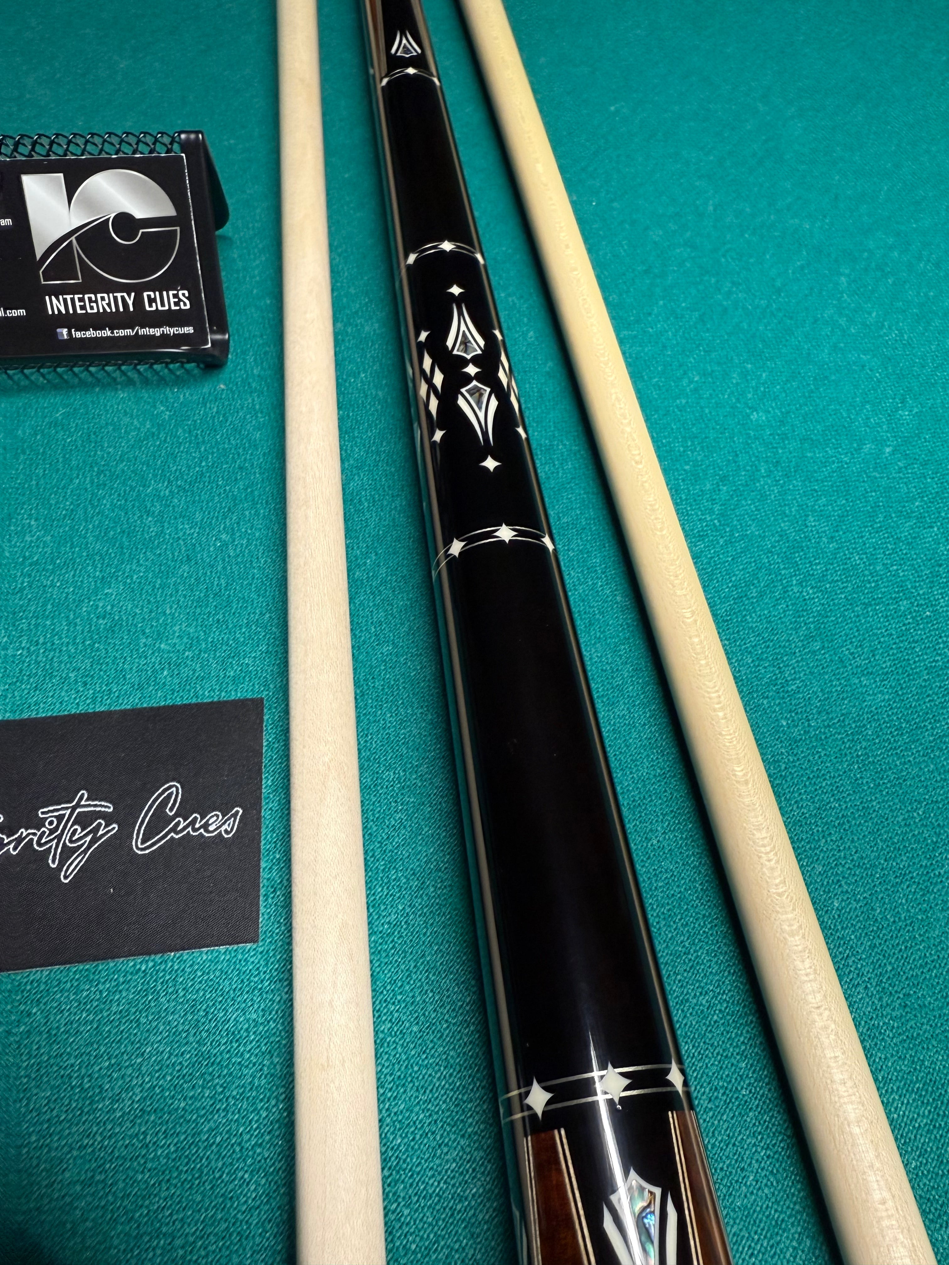 Ariel Carmeli Personal Playing Cue 2021