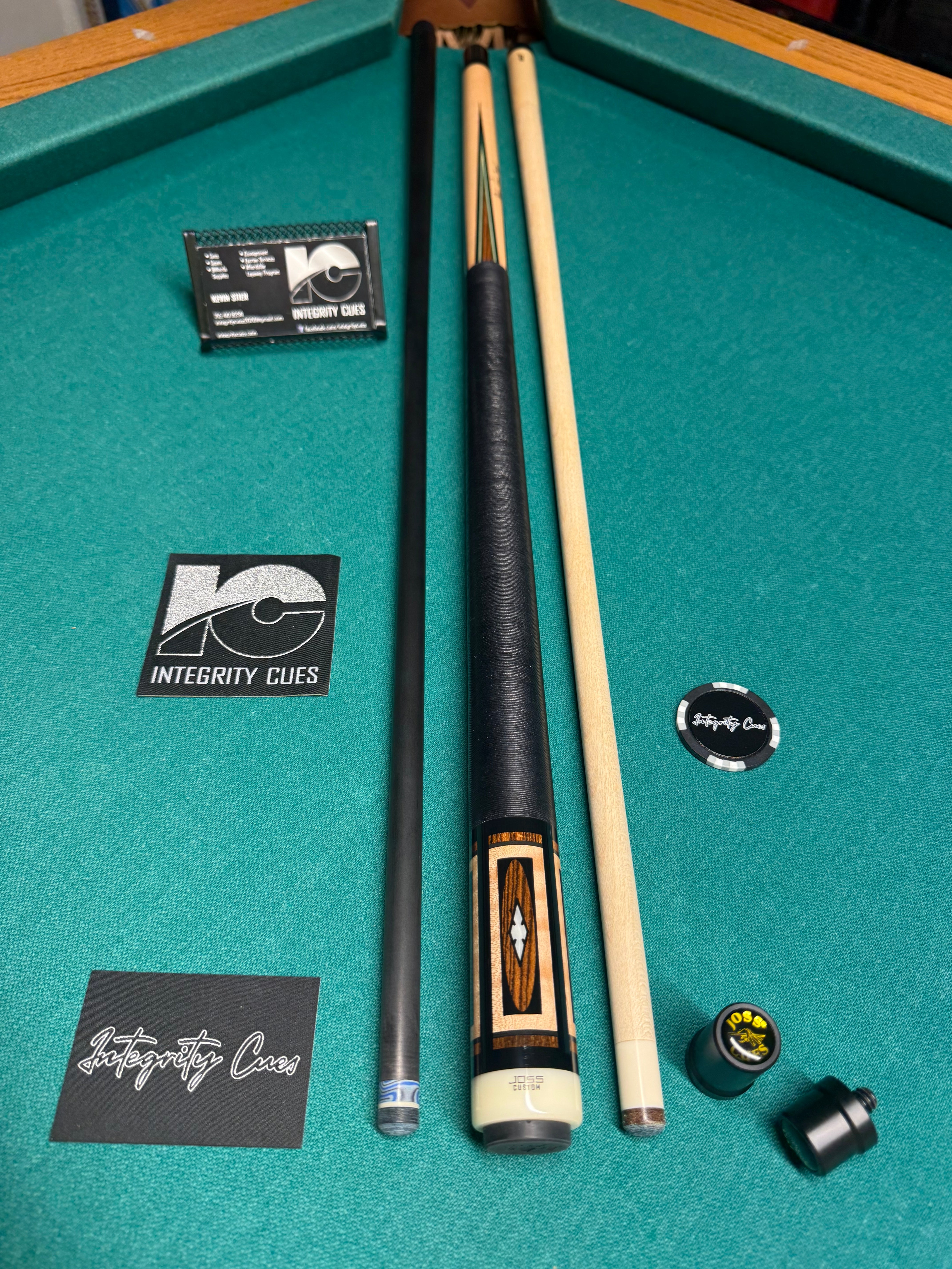 Joss Custom 1/1 W Letter, Case and New Carbon