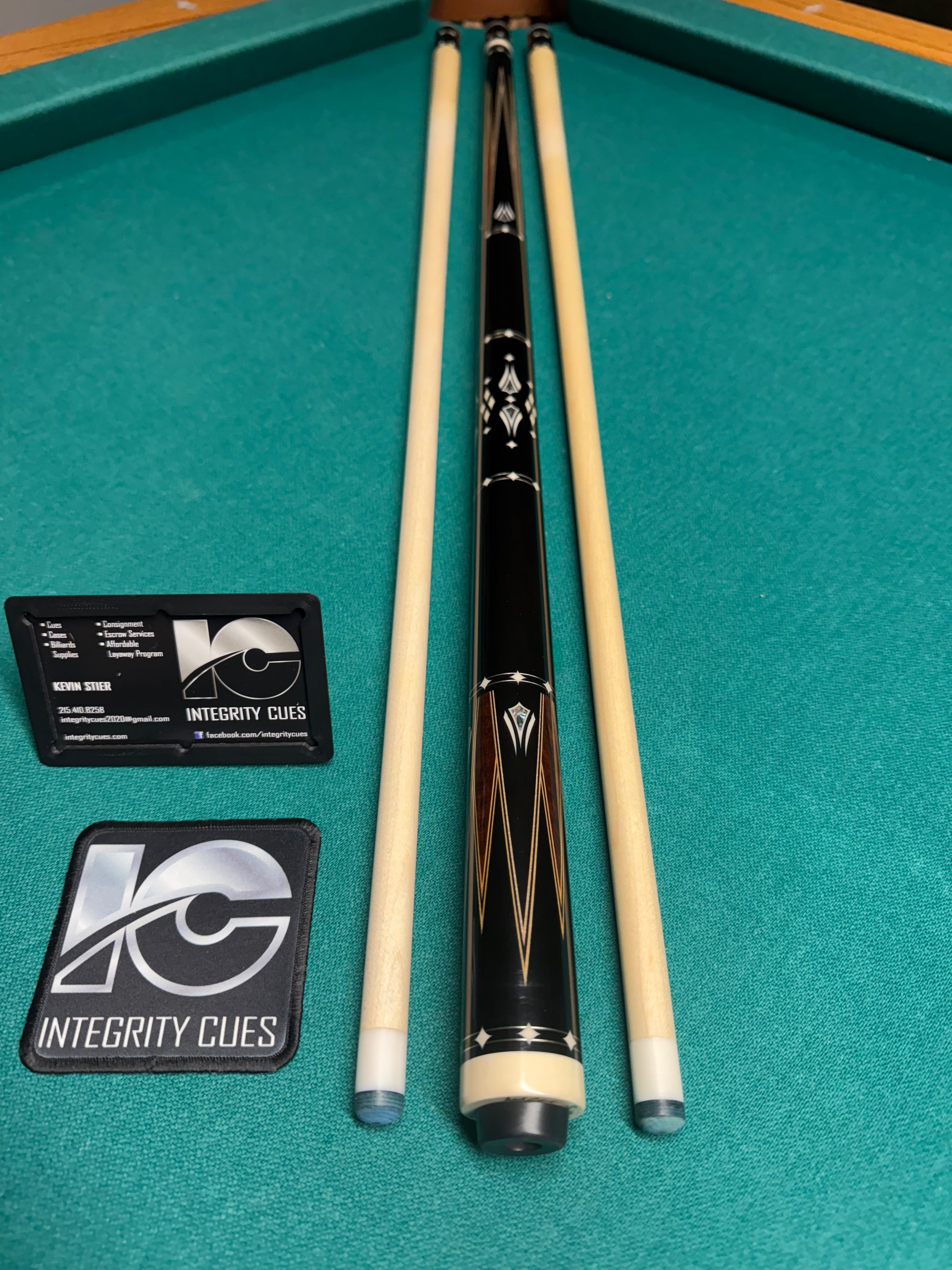 Ariel Carmeli Personal Playing Cue 2021