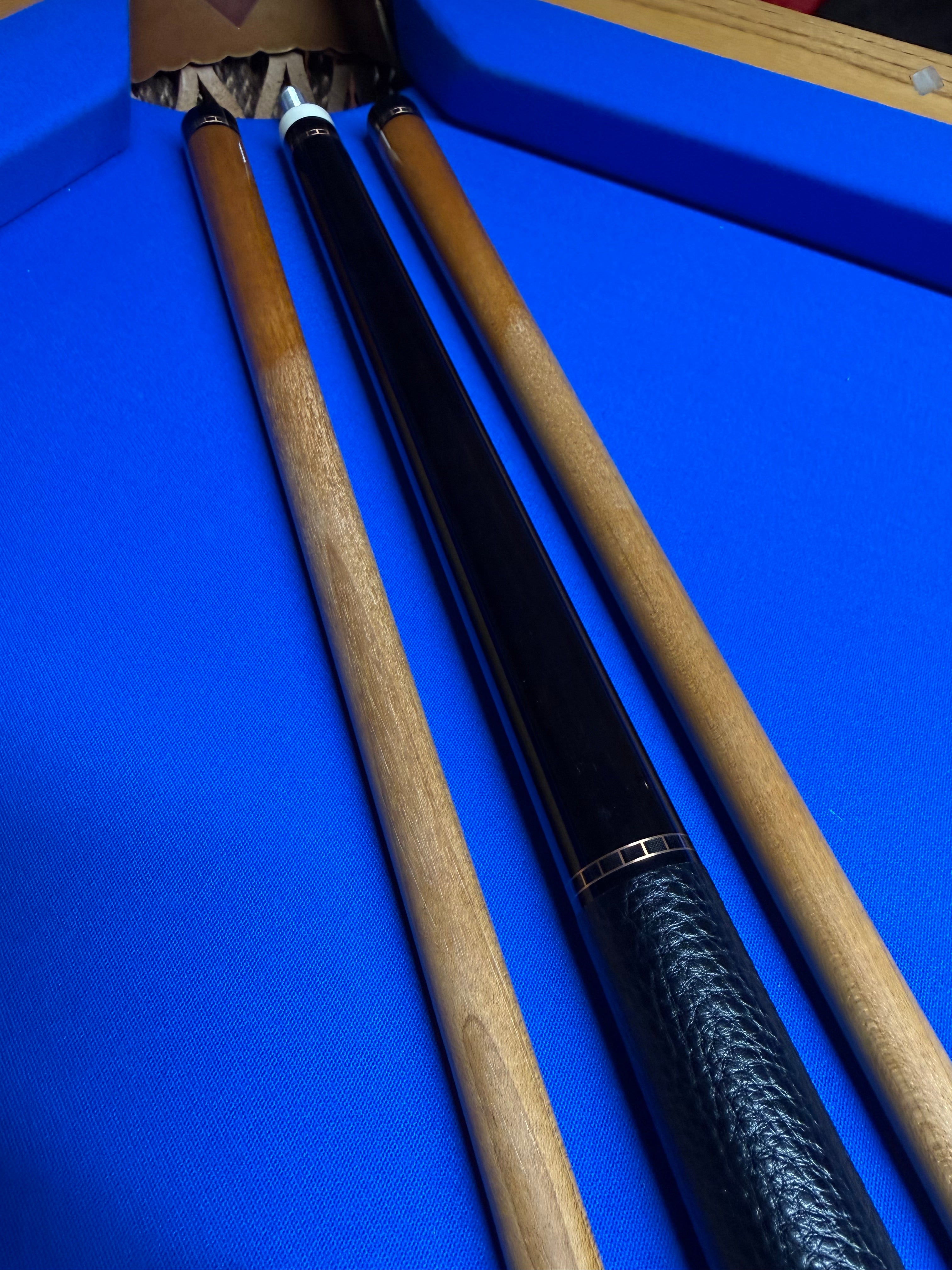 MC Ebony Custom Cue W (2) Kielwood shafts and (2) Extensions