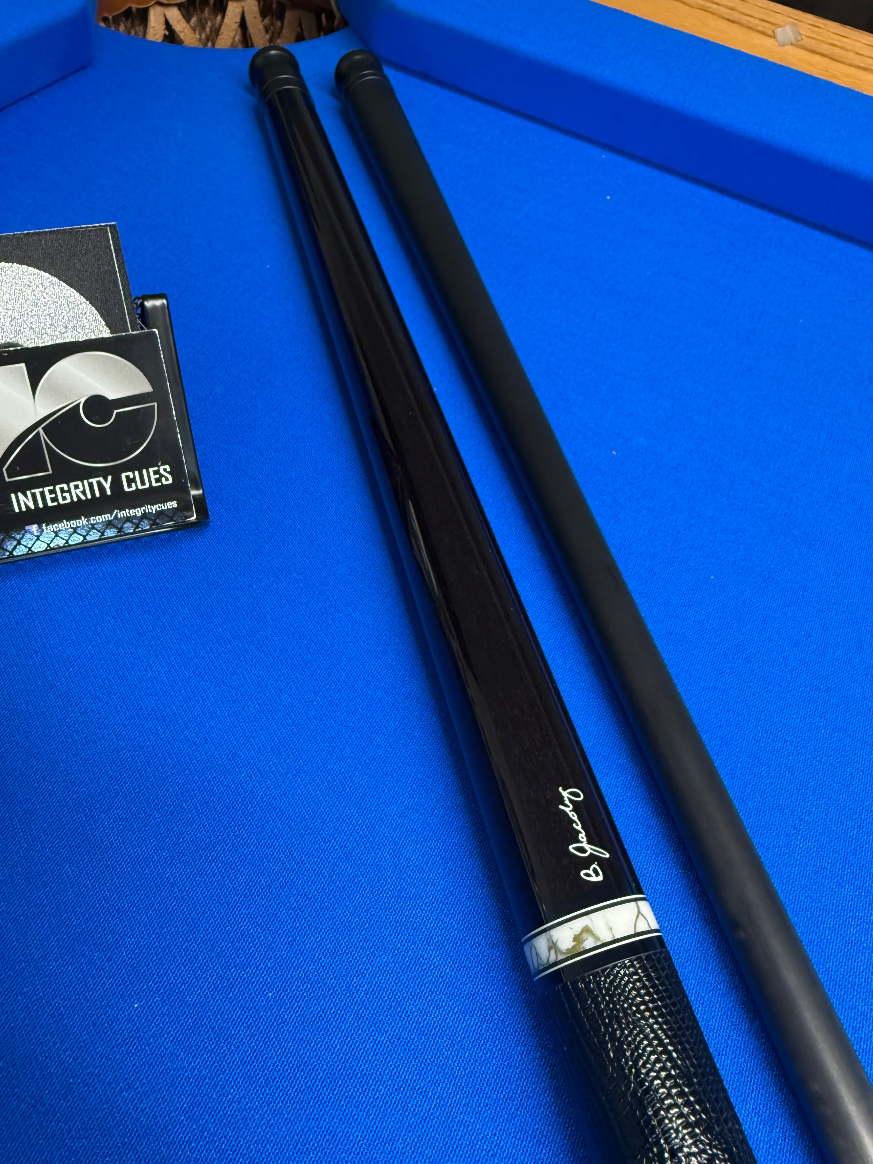 Jacoby Cue Ebony W V5 Black Carbon Shaft