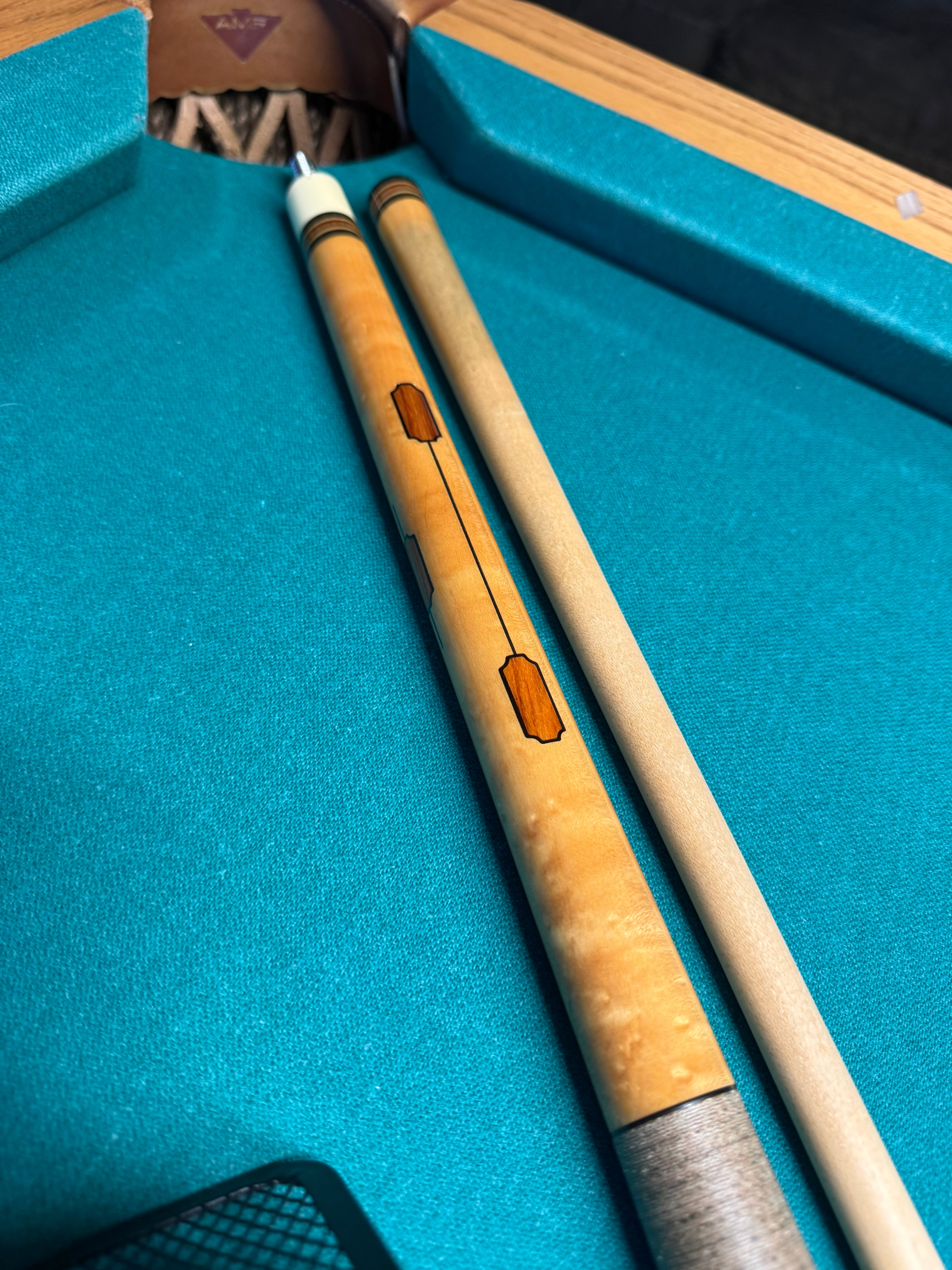 McDermott D24 Preowned  Vintage Cue