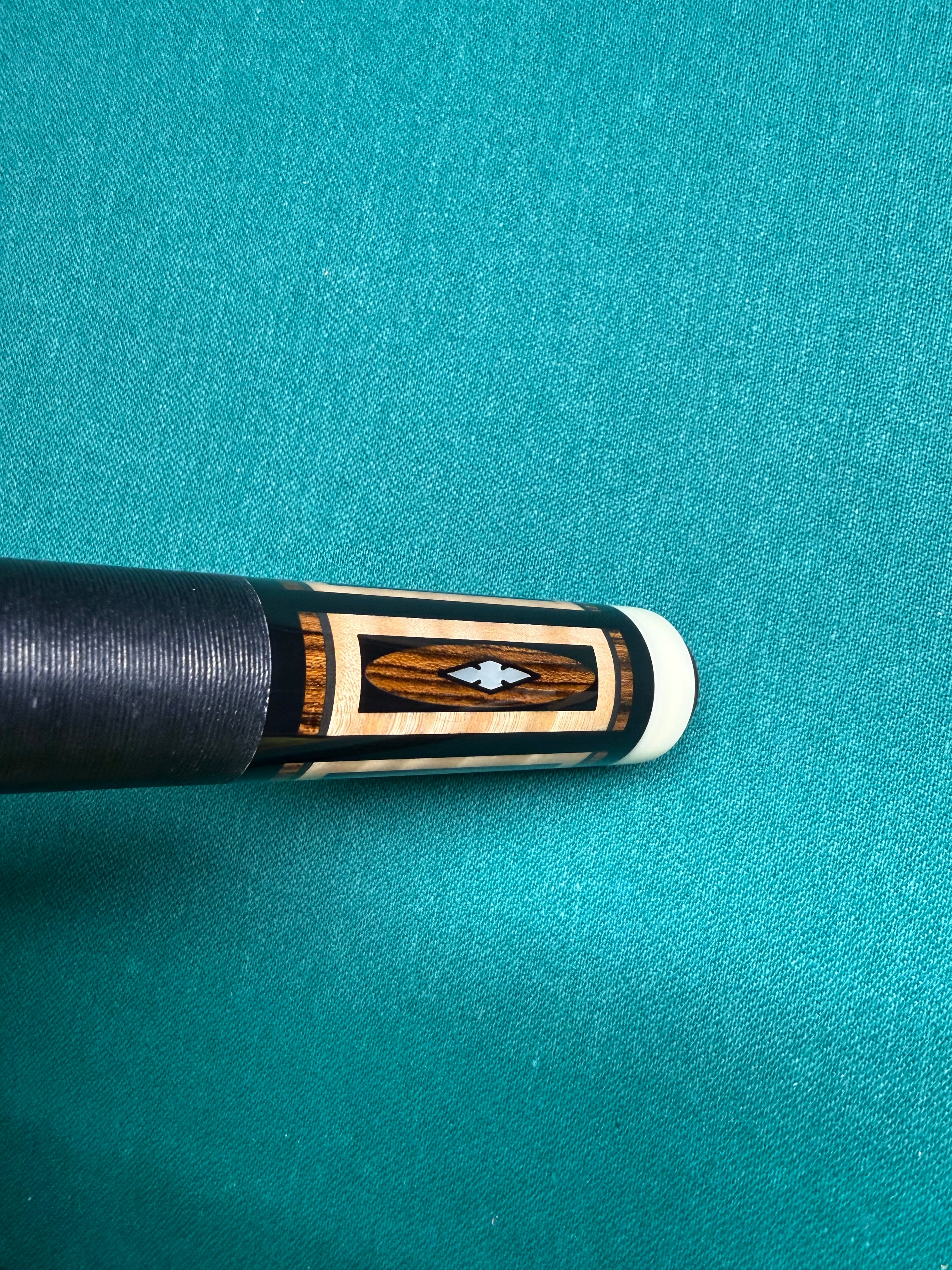 Joss Custom 1/1 W Letter, Case and New Carbon
