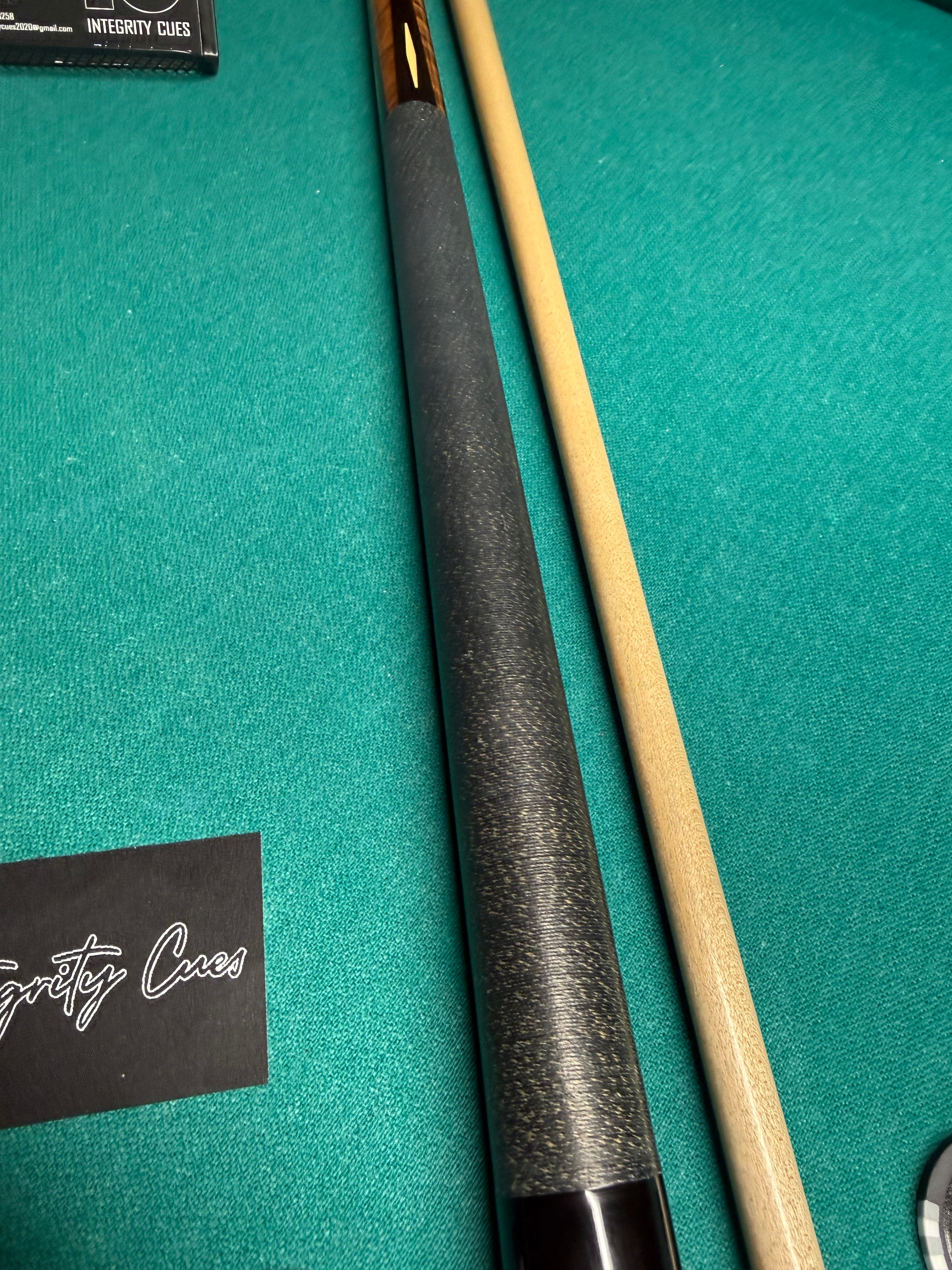Joss Cue 4 Point Preowned