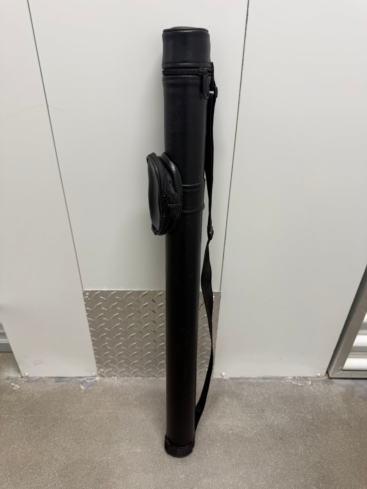 New 1x1 Cue Round Tube Case