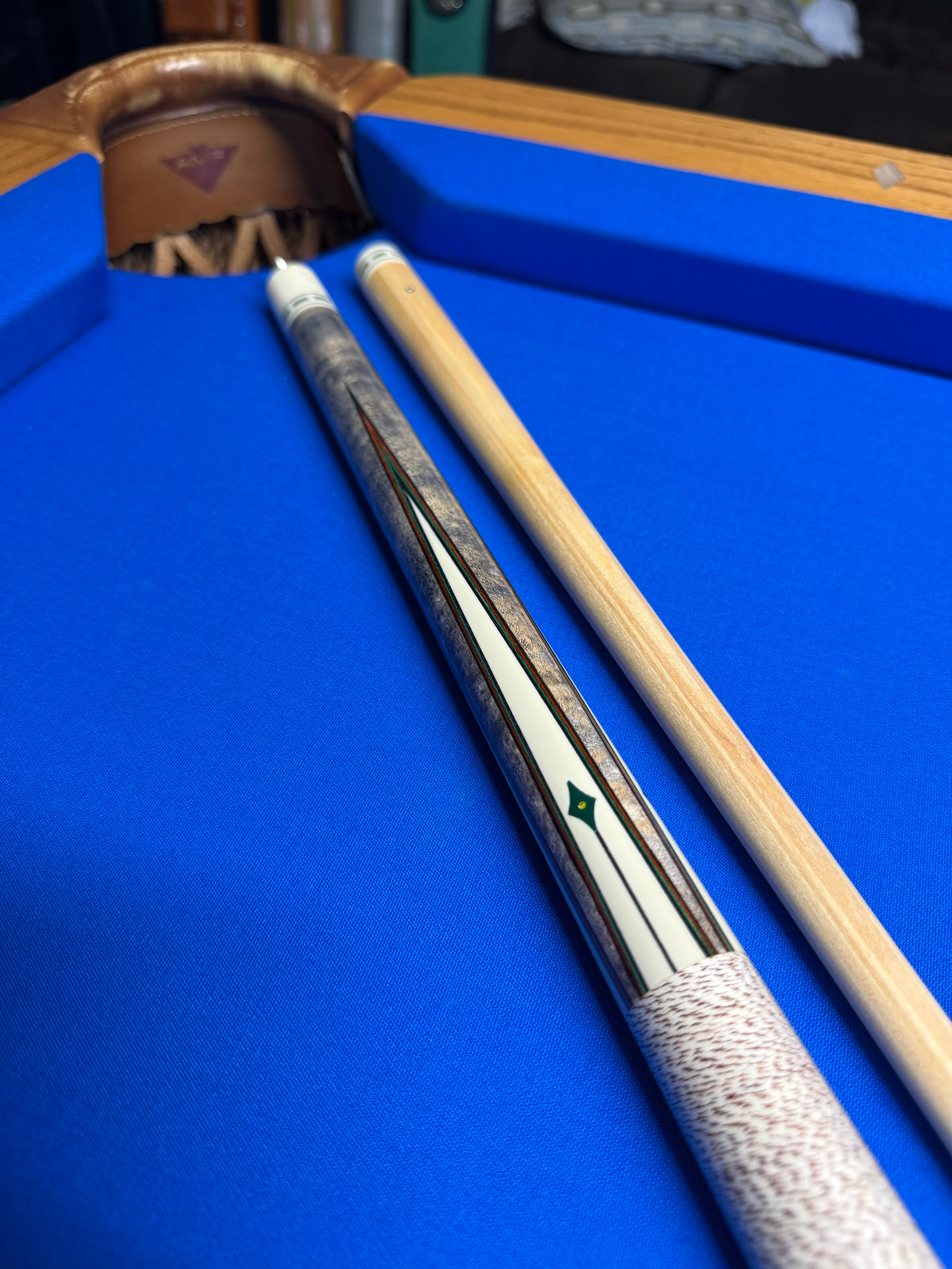 Meucci 97-12 W Black Dot Shaft Unchalked