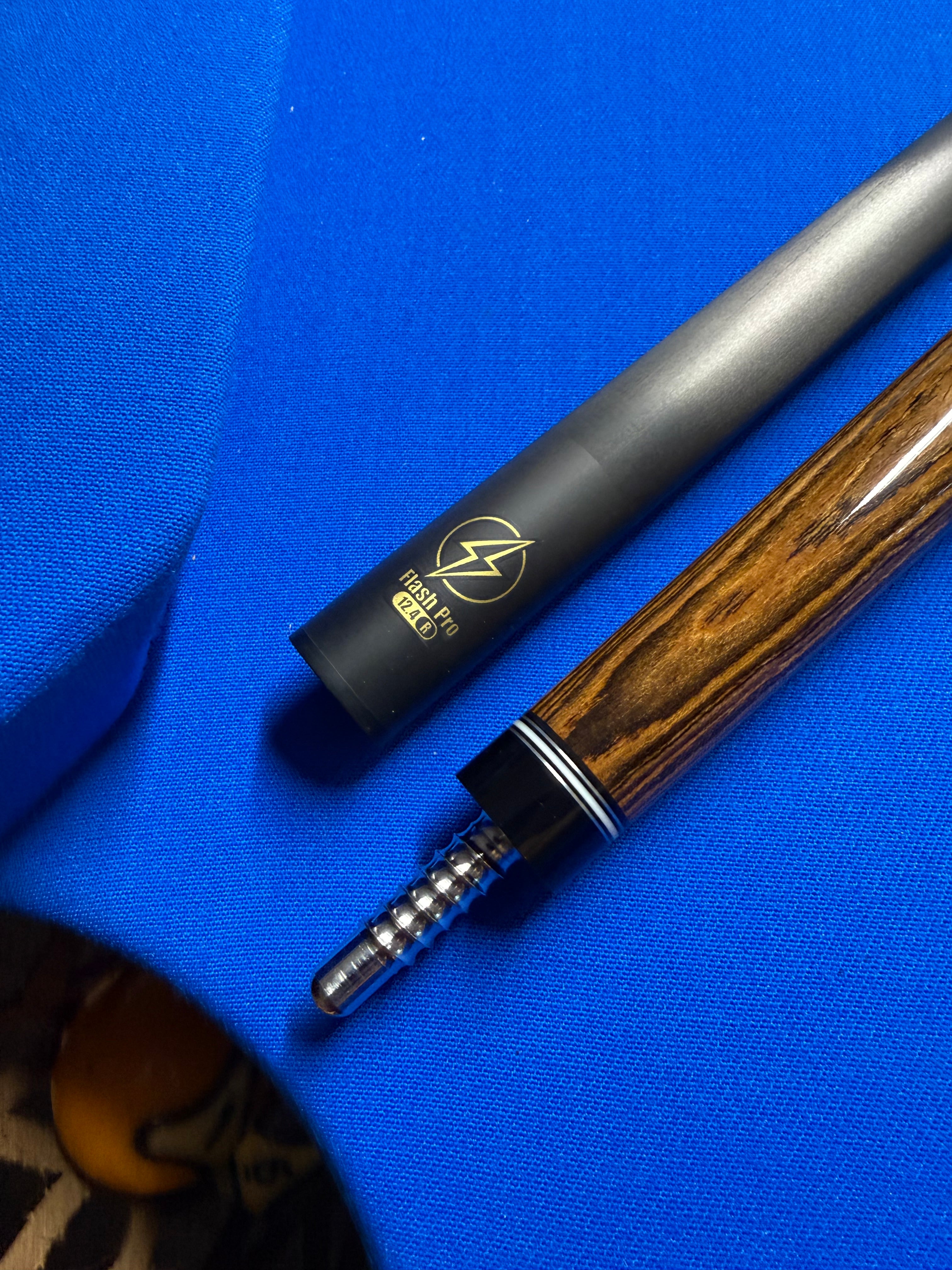 HOW Cue ZR-03S W Accessories Preowned