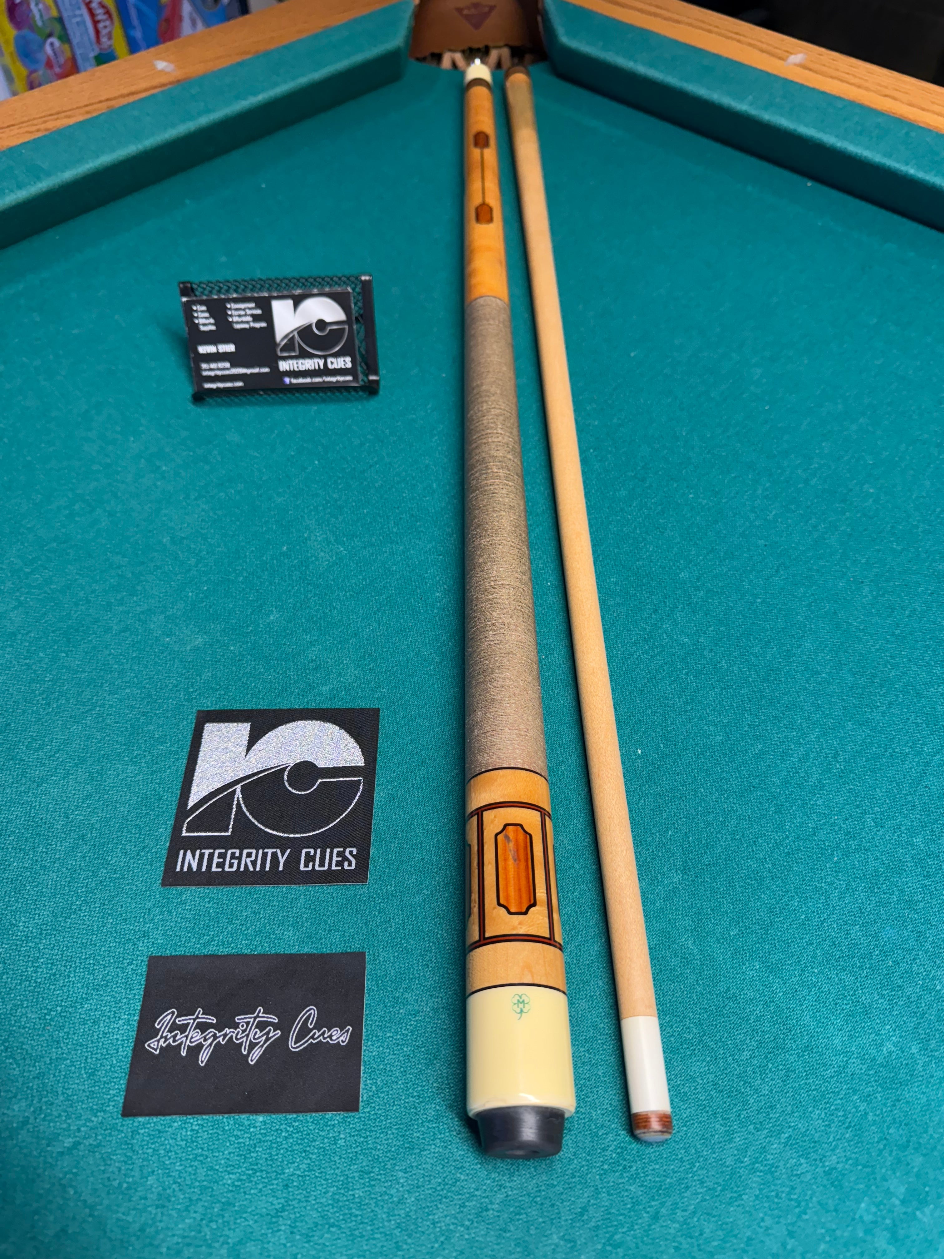 McDermott D24 Preowned  Vintage Cue
