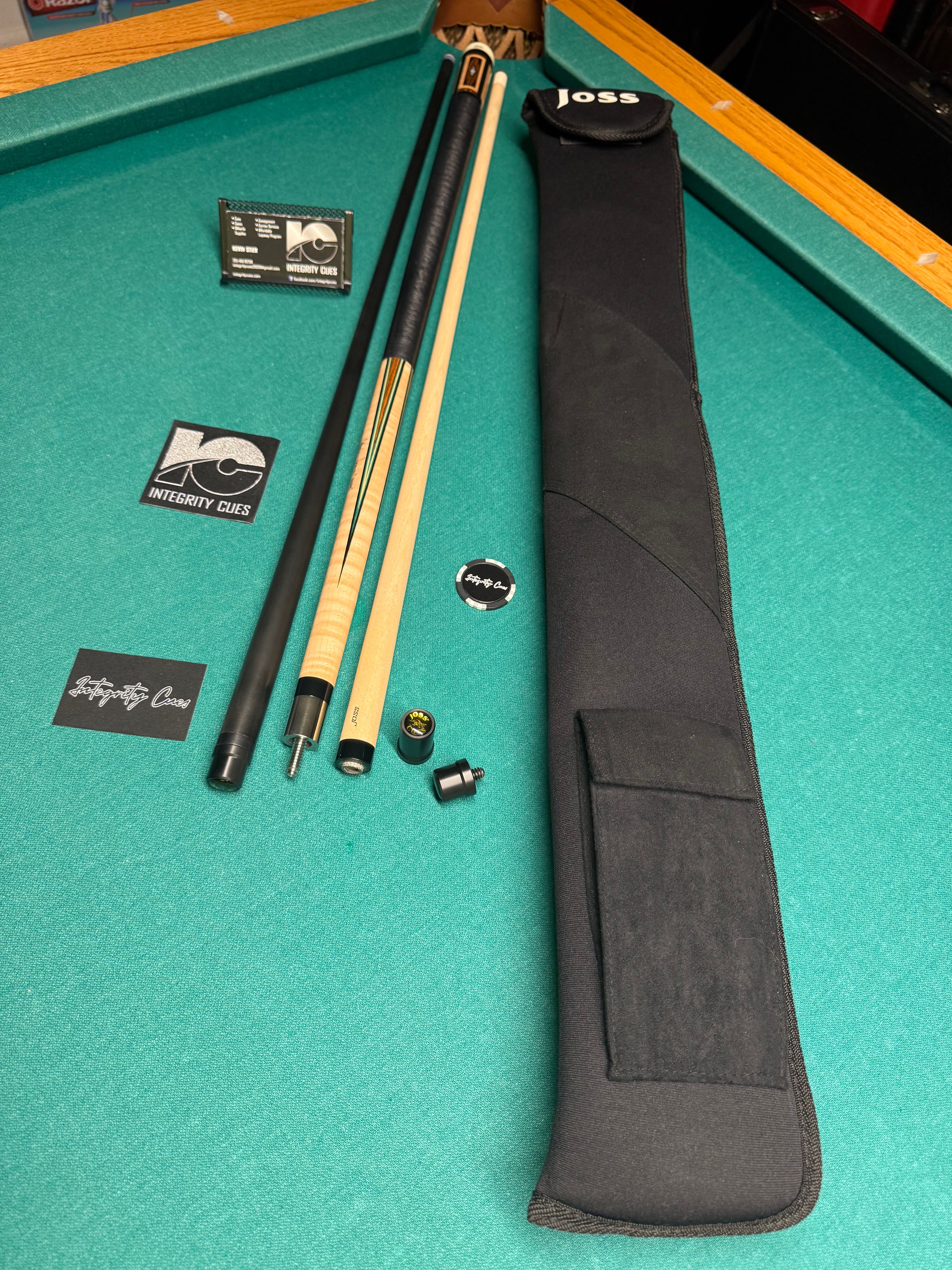 Joss Custom 1/1 W Letter, Case and New Carbon
