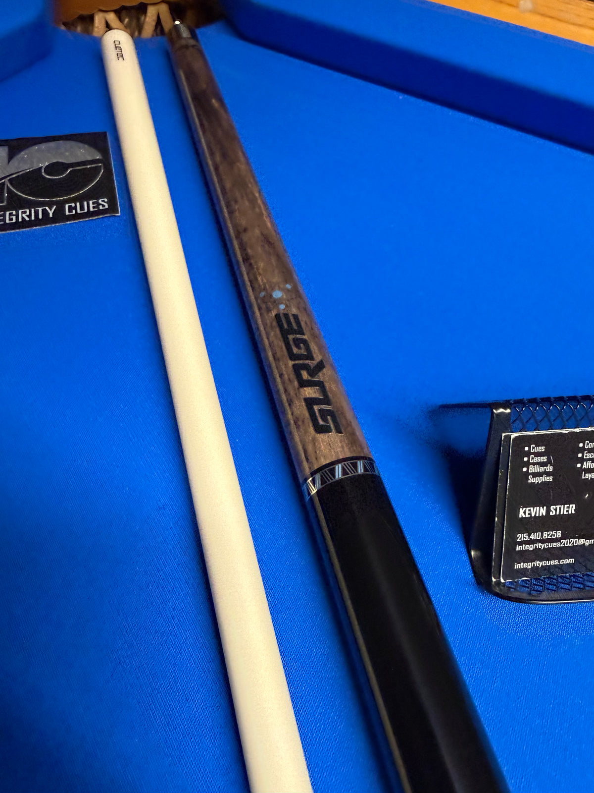 Cuetec Avid Surge Break Cue Gray