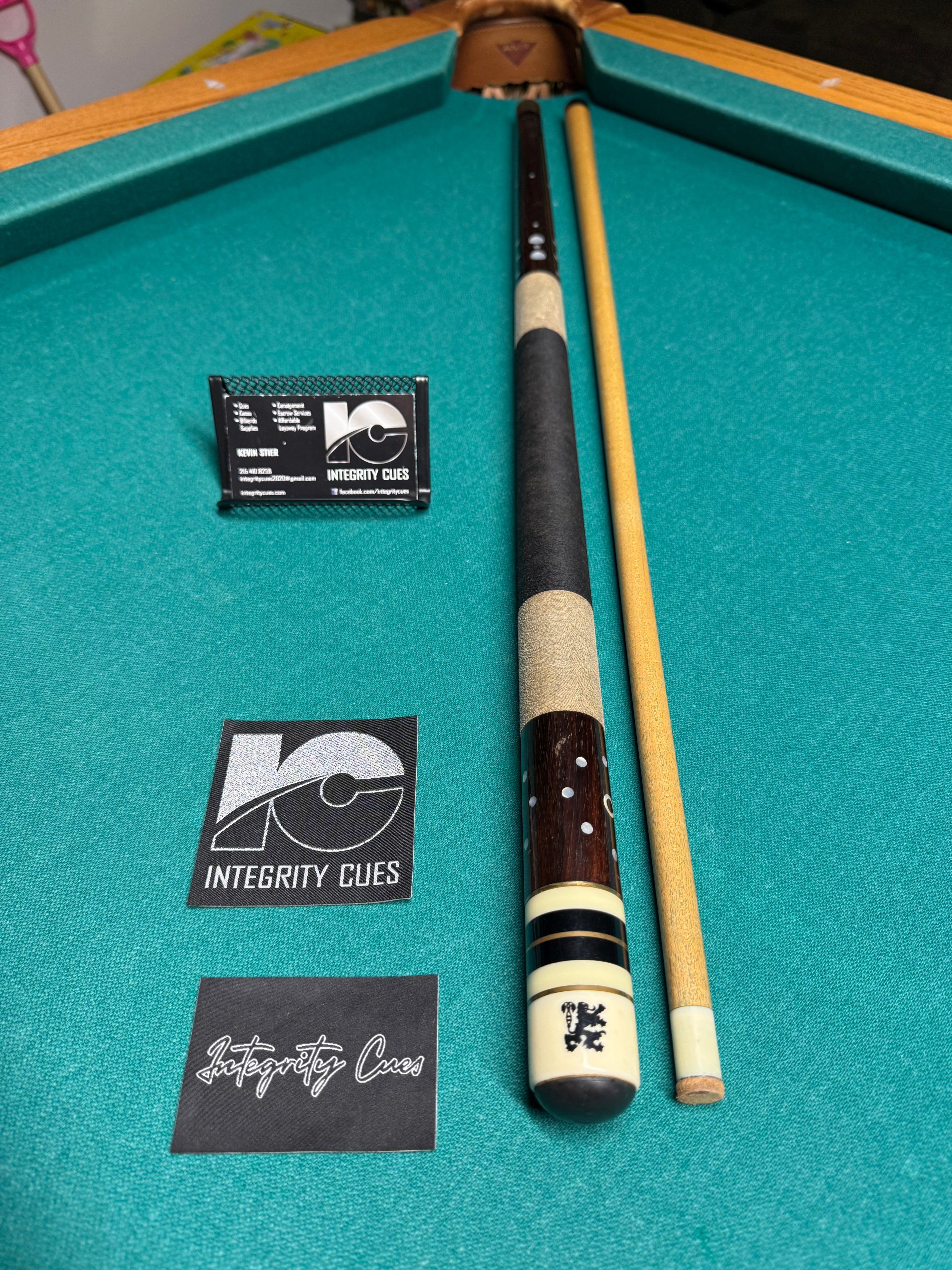 Vintage Adam AH-22 Cue Preowned