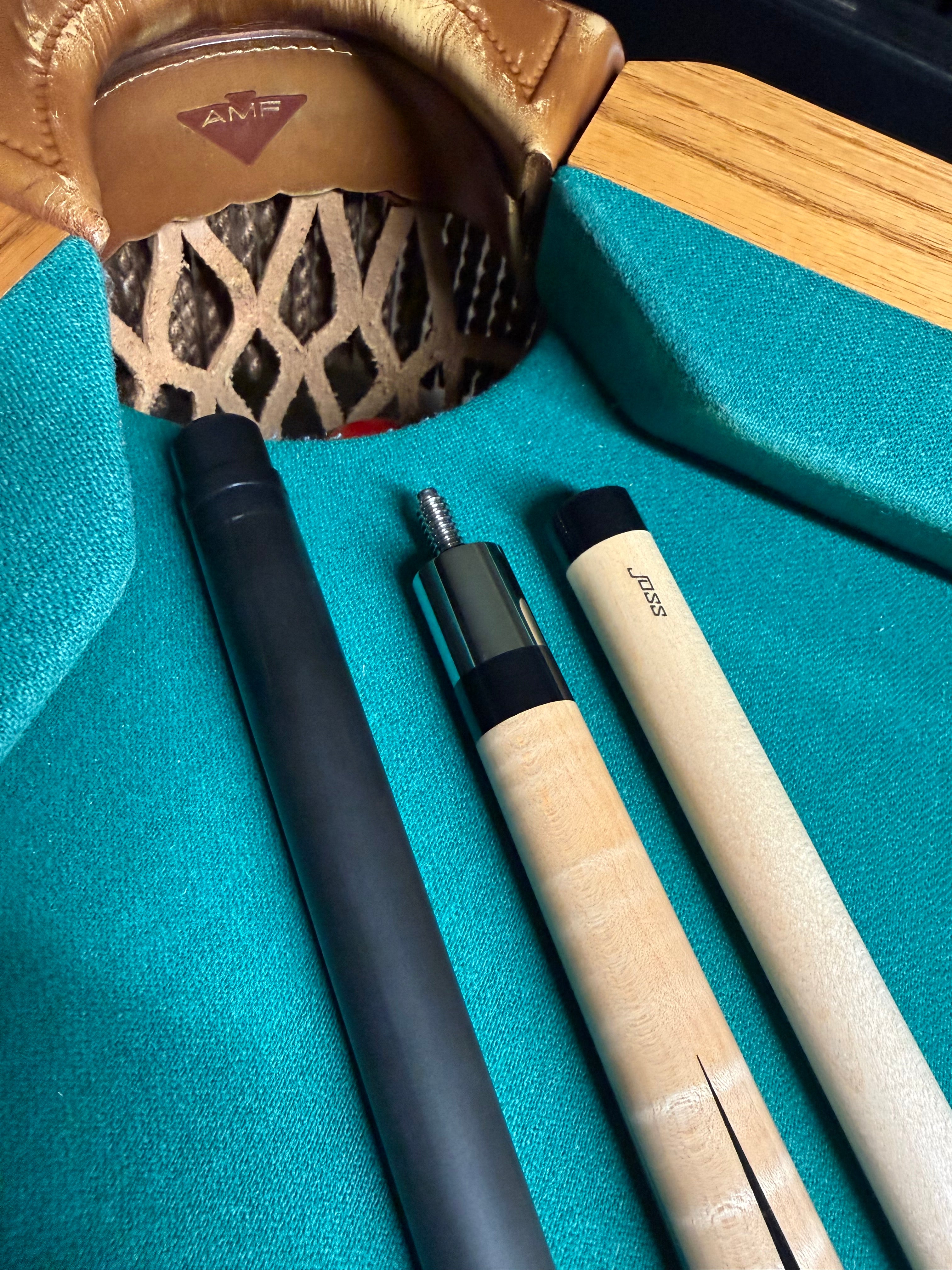 Joss Custom 1/1 W Letter, Case and New Carbon
