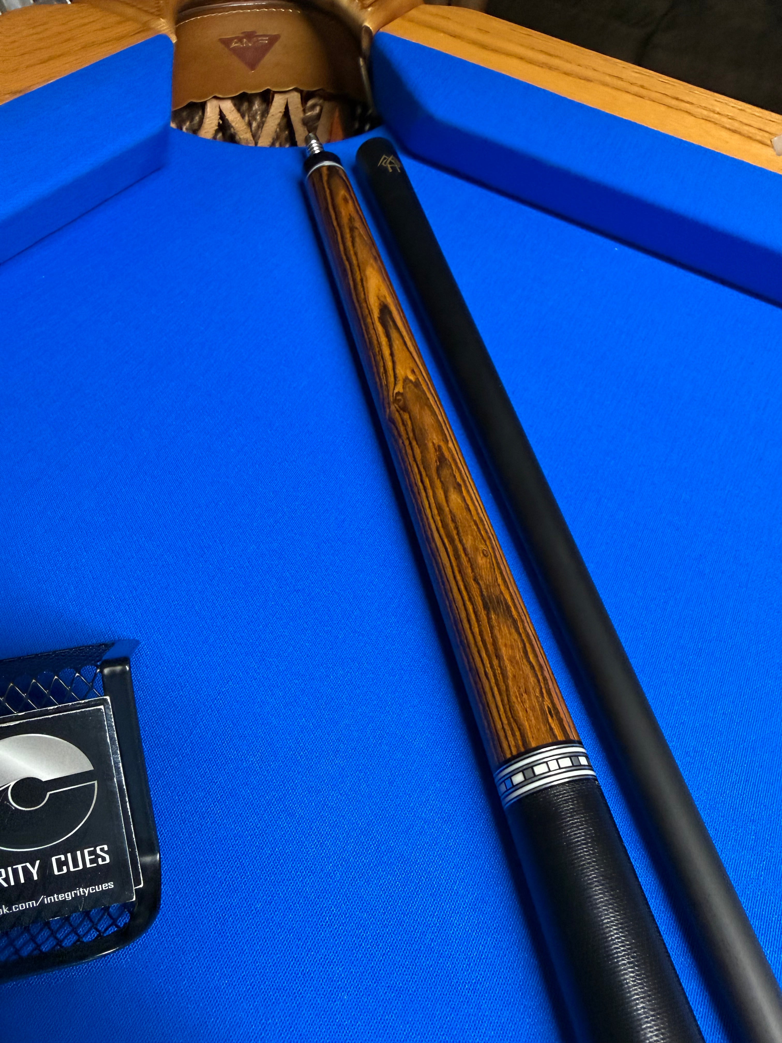 HOW Cue ZR-03S W Accessories Preowned