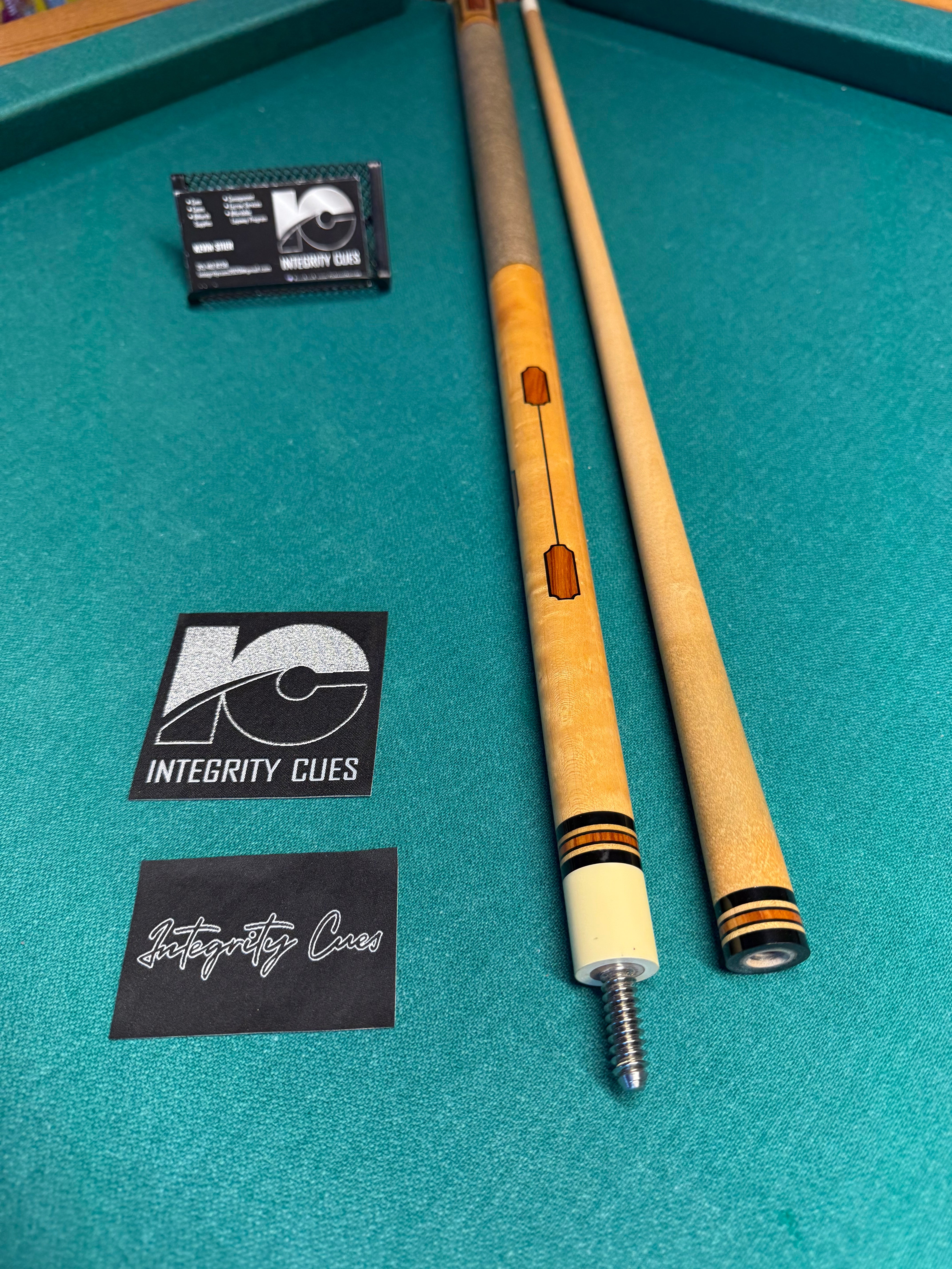 McDermott D24 Preowned  Vintage Cue